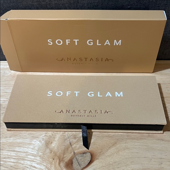 *Anastasia Beverly Hills Soft Glam Palette - Eye Shadow - Picture 4 of 8